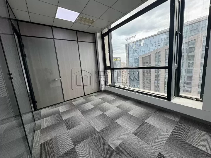 大海大厦 高端品质办公室120平两隔间➕储藏室一间 朝东 户型方正