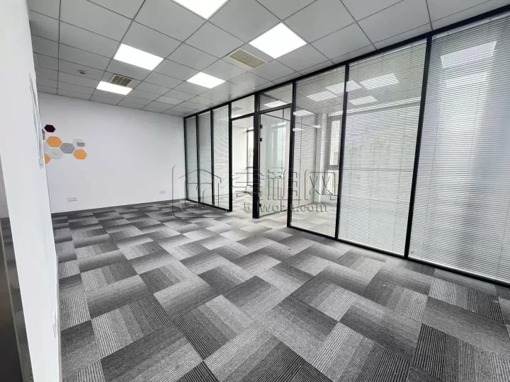 大海大厦 高端品质办公室120平两隔间➕储藏室一间 朝东 户型方正