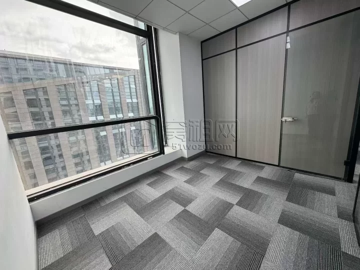 大海大厦 高端品质办公室120平两隔间➕储藏室一间 朝东 户型方正
