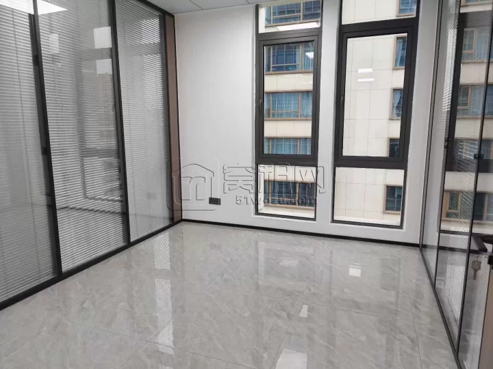 江北庄桥宝龙广场旁金麟府155平稀缺户型东南双面采光，5500每月