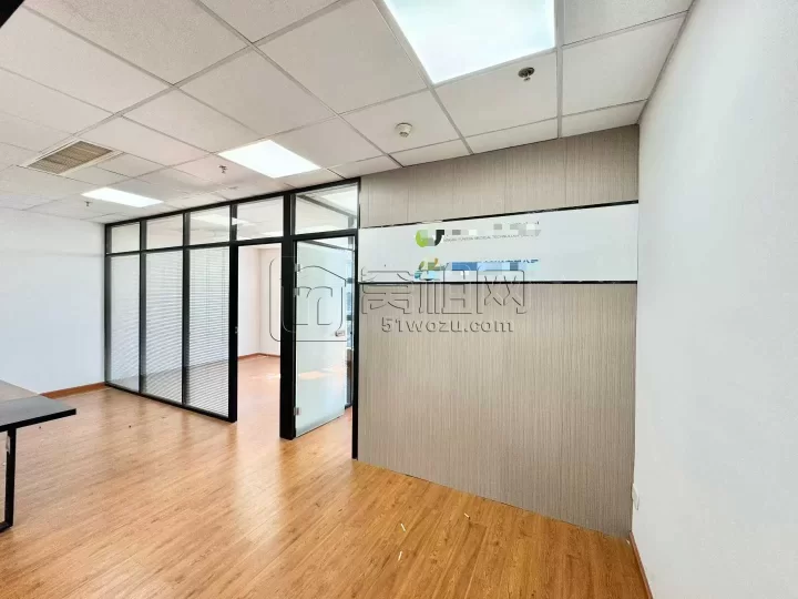 和邦大厦附近汇华大厦朝西101平，全新装修办公室出租