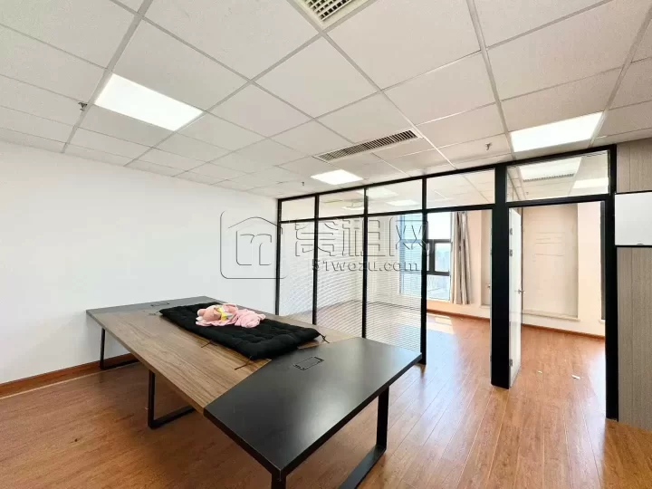 和邦大厦附近汇华大厦朝西101平，全新装修办公室出租