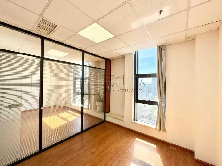 和邦大厦附近汇华大厦朝西101平，全新装修办公室出租