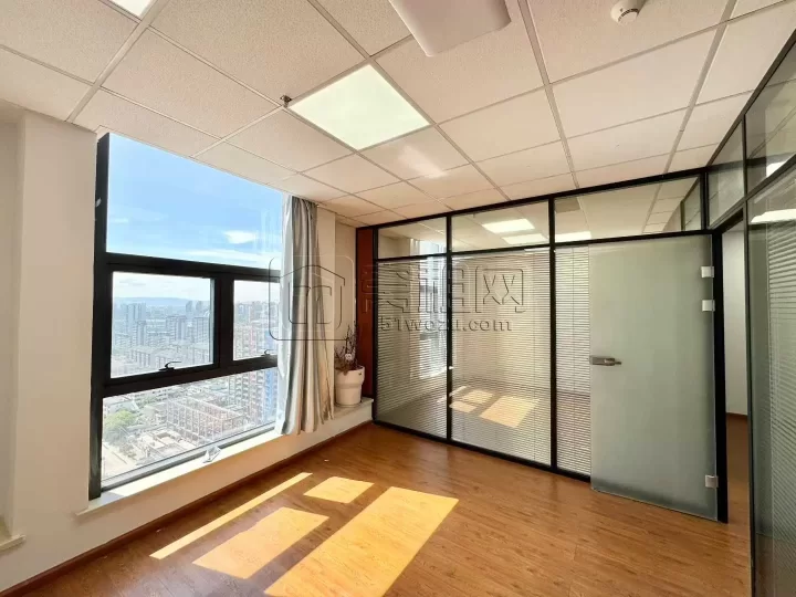 和邦大厦附近汇华大厦朝西101平，全新装修办公室出租