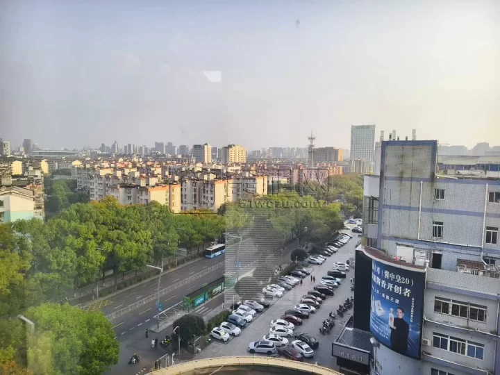 联丰丽园尚都9楼65平小面积空出，出租。一个隔间，3000块一个月