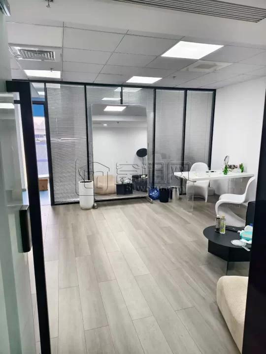 联丰丽园尚都9楼65平小面积空出，出租。一个隔间，3000块一个月