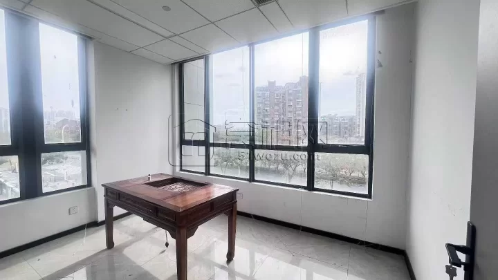 鄞州万达广场附近写字楼556大厦招租面积63平米租金3200元