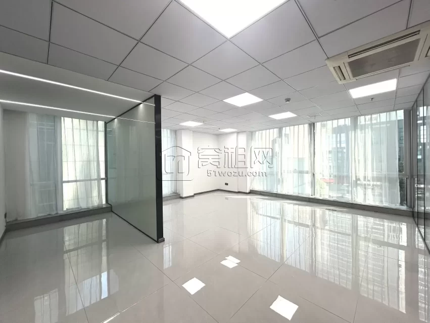 地铁3号线和5号线鄞州区政府站广博国贸108平方，租金5300元