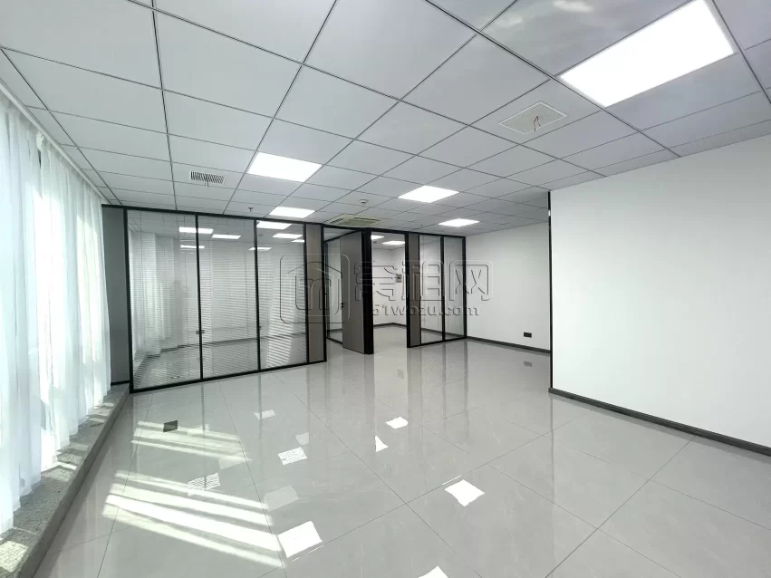 地铁3号线和5号线鄞州区政府站广博国贸108平方，租金5300元