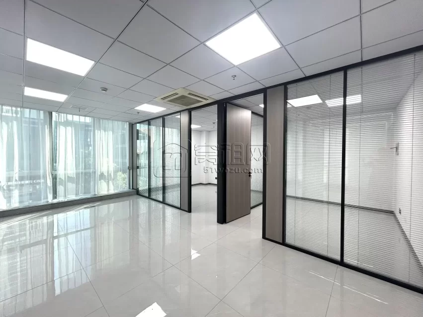 地铁3号线和5号线鄞州区政府站广博国贸108平方，租金5300元