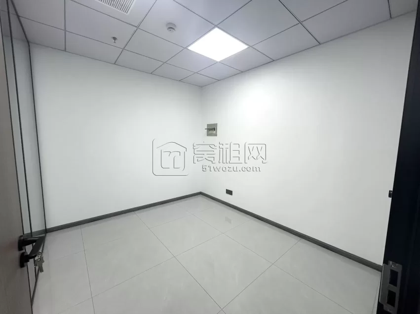 地铁3号线和5号线鄞州区政府站广博国贸108平方，租金5300元