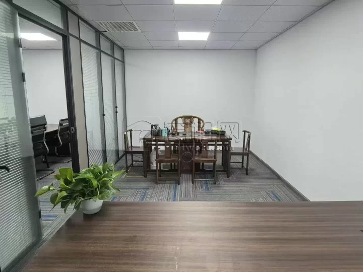 红巨大厦，162平，2个隔间，带全套家具，拎包办公