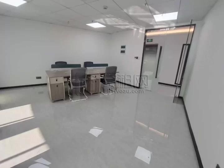 宁波百丈路富豪大厦82平精装修2隔间，带家具，特价出租