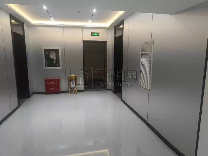 宁波百丈路富豪大厦82平精装修2隔间，带家具，特价出租