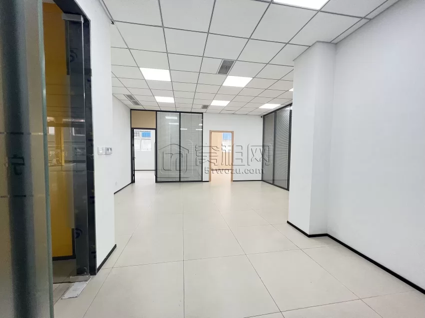 海曙区客运中心附近280平4个直播间（办公室）一个公区出租