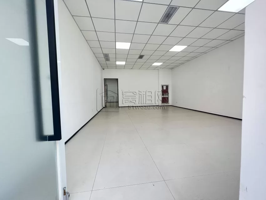 海曙区客运中心附近280平4个直播间（办公室）一个公区出租