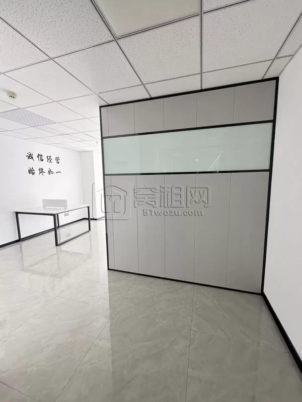 宁波市鄞州区朝晖路上海银行大厦115.65平办公室出租115平方双面采光落地窗，月租金5000元/月