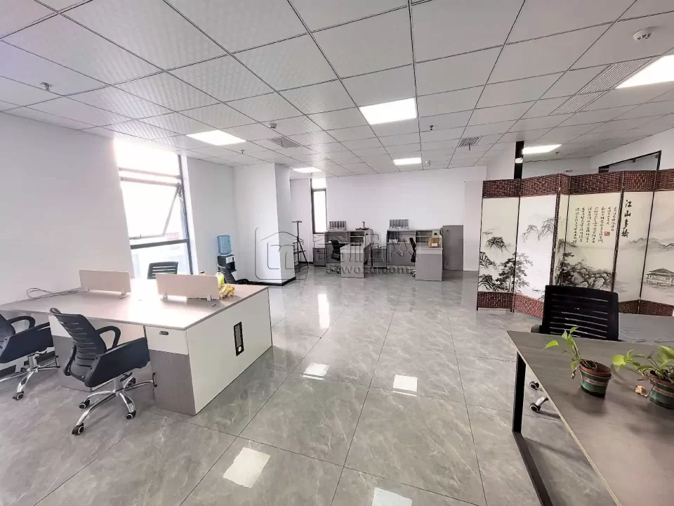 集士港恒宇1228园区160平精装办公室，双面采光，带全套家具4300元/月