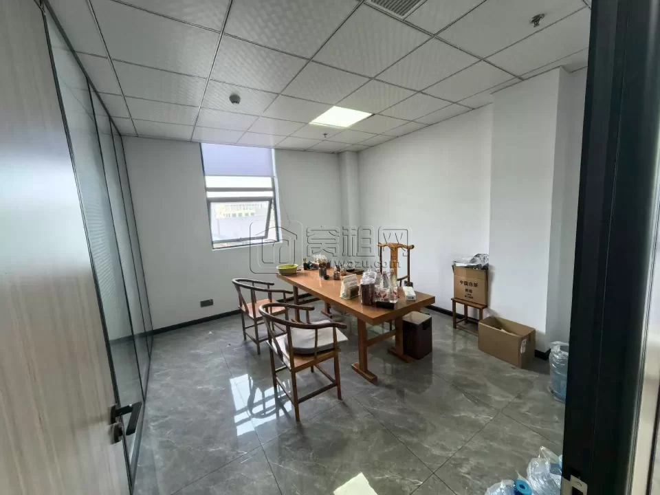 集士港恒宇1228园区160平精装办公室，双面采光，带全套家具4300元/月