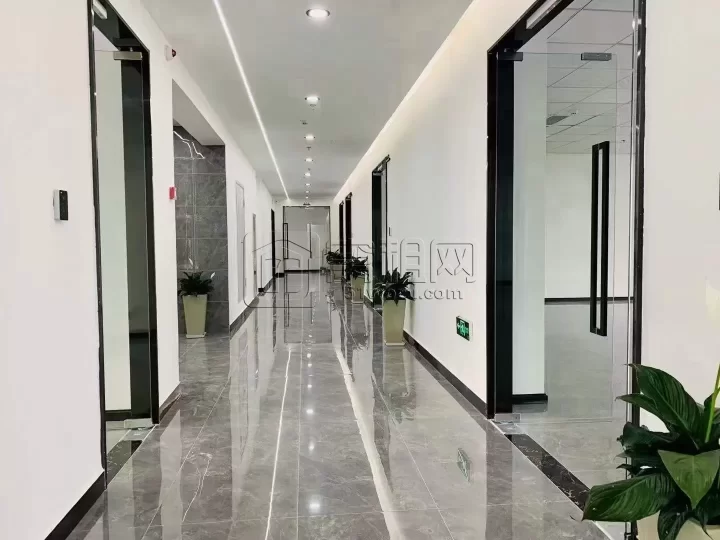 集士港恒宇1228园区160平精装办公室，双面采光，带全套家具4300元/月