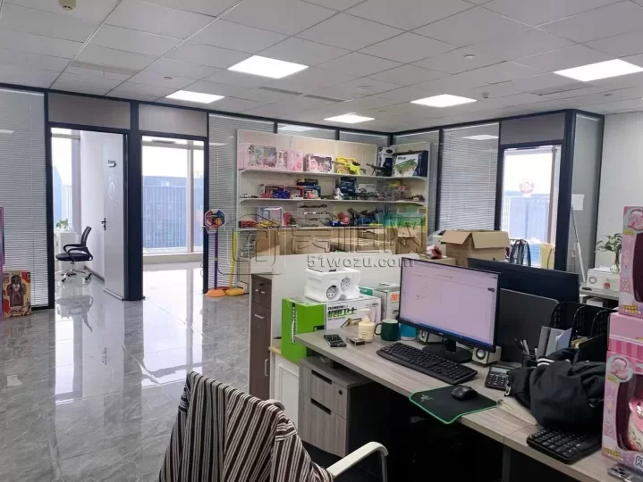 南部商务区8号线地铁口宁波商会A座215平3到4个隔间写字楼招租