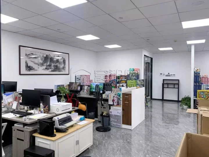 南部商务区8号线地铁口宁波商会A座215平3到4个隔间写字楼招租