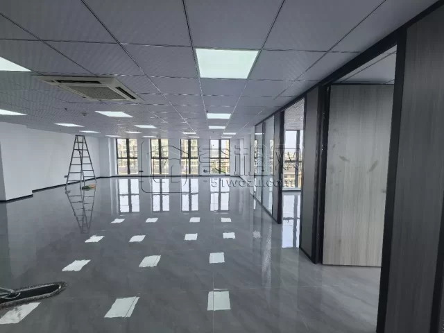 上海银行大厦283平方办公室出租11600元/月三面采光