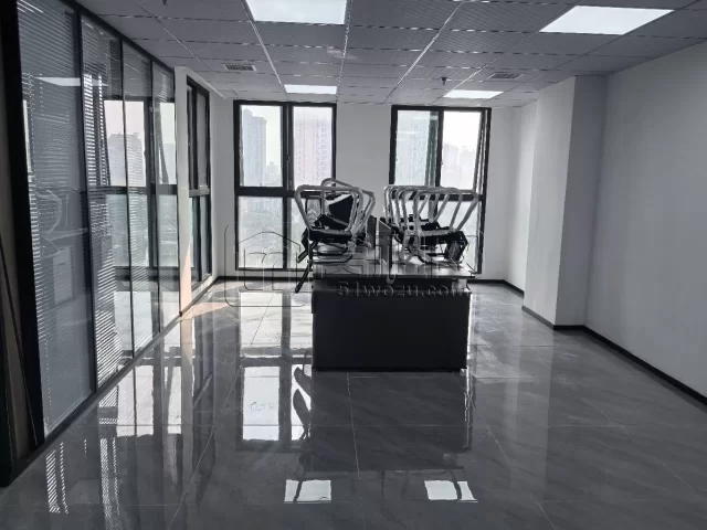 上海银行大厦出租136平隔2间朝东南办公室双面采租金5800元/月