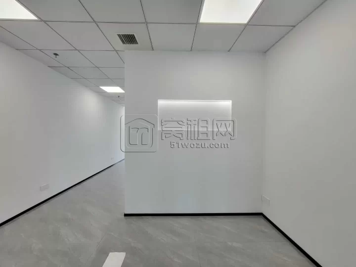 出租江北双印·恒一大厦 顶地新装修80平，双玻百叶隔断＋全套品牌家具