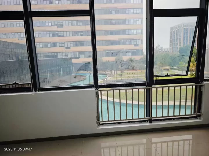 宁波萌恒大厦北楼57平朝南带家具写字楼出租