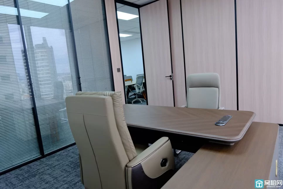 宁波塔副楼宁云中心建筑面积：150.58㎡出租12300元/月朝东