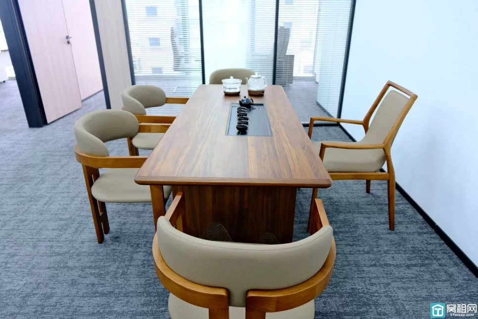 宁波塔副楼宁云中心建筑面积：150.58㎡出租12300元/月朝东