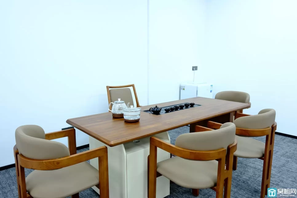 宁波塔副楼宁云中心建筑面积：150.58㎡出租12300元/月朝东