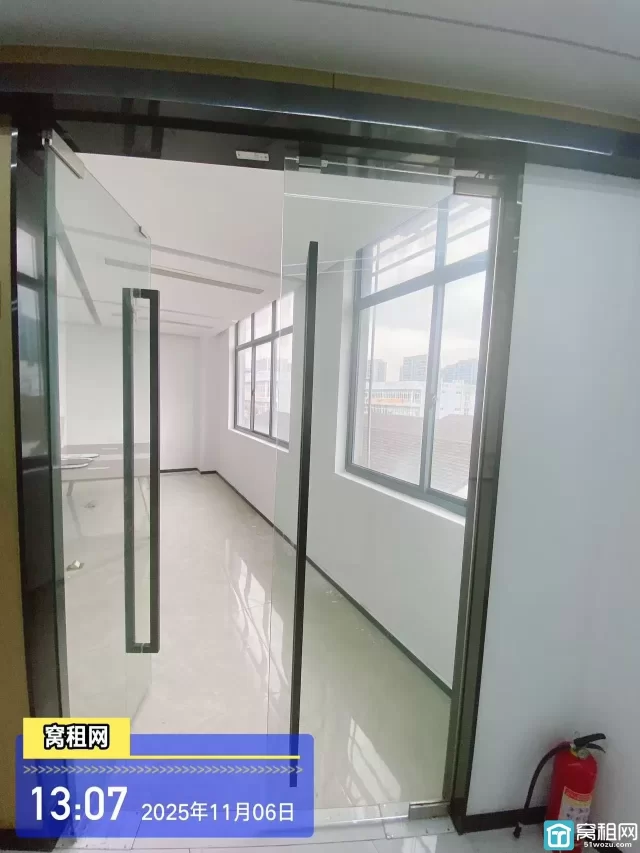 556产业园火热招租面积63平米，租金2500元/月