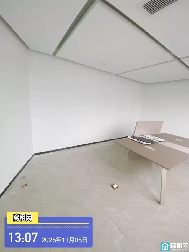 556产业园火热招租面积63平米，租金2500元/月