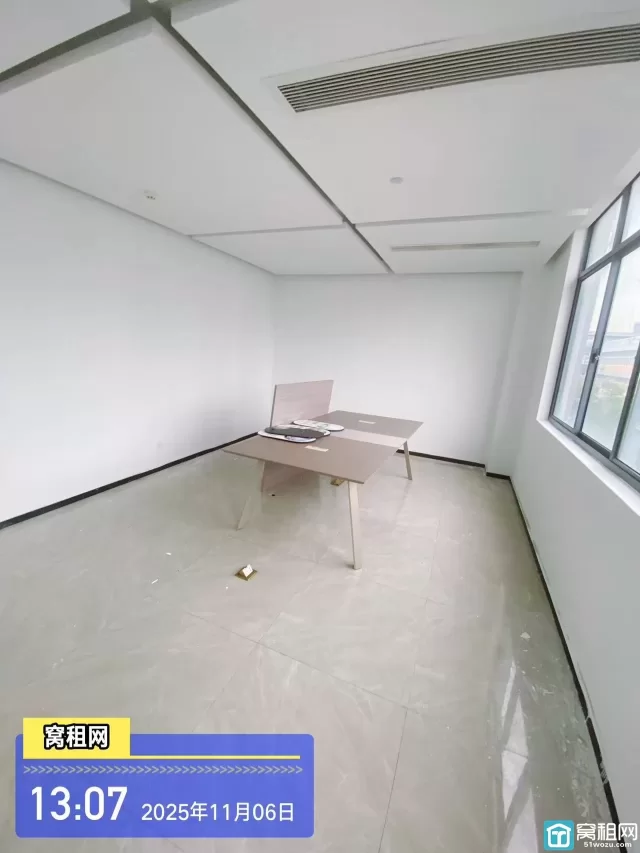 556产业园火热招租面积63平米，租金2500元/月