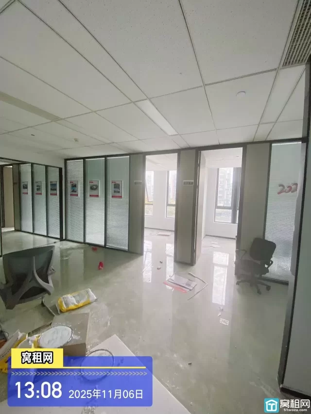 556产业园火热招租嵩江路东路站地铁站125平米全新精装修出租