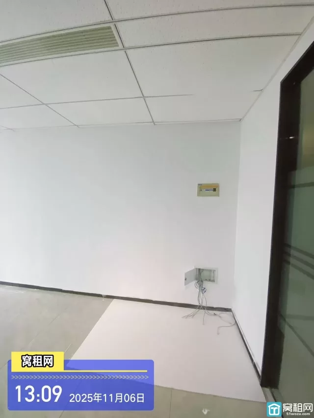 出租鄞州万达附近写字楼125平正南2隔间精装修5700元/月