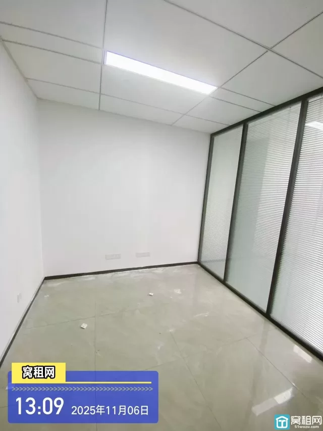 出租鄞州万达附近写字楼125平正南2隔间精装修5700元/月