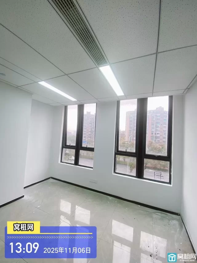 出租鄞州万达附近写字楼125平正南2隔间精装修5700元/月