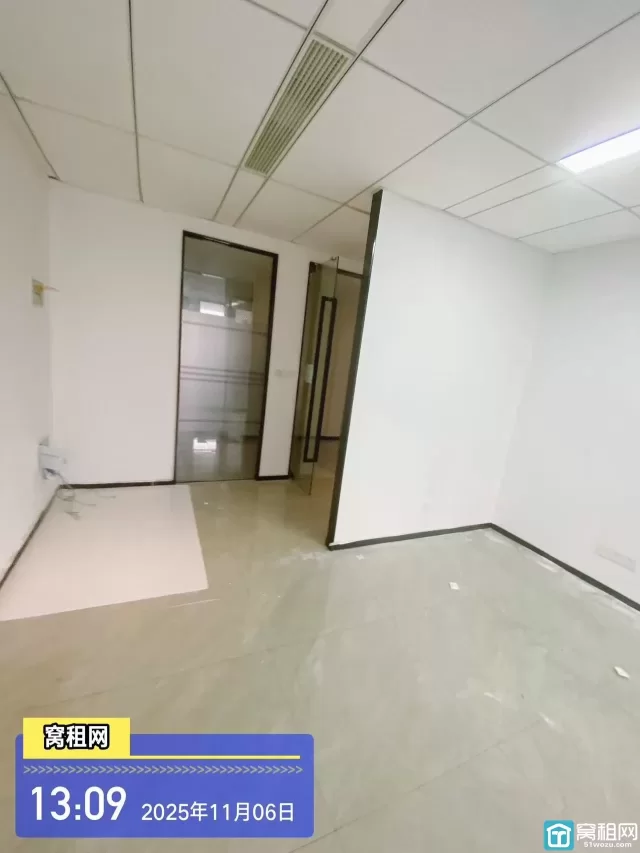 出租鄞州万达附近写字楼125平正南2隔间精装修5700元/月