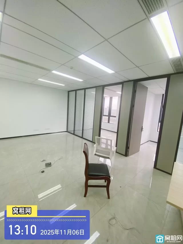 鄞州印象城旁556大厦招租面积125平米，租金5700元/月