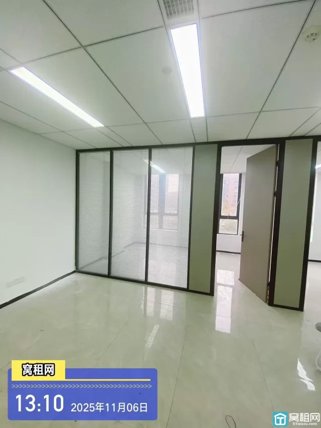 鄞州印象城旁556大厦招租面积125平米，租金5700元/月