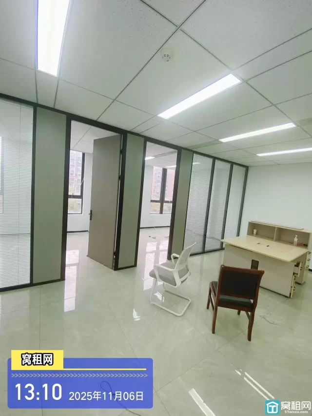 鄞州印象城旁556大厦招租面积125平米，租金5700元/月