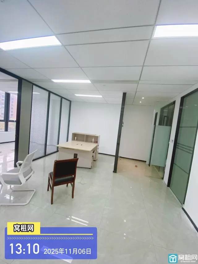 鄞州印象城旁556大厦招租面积125平米，租金5700元/月