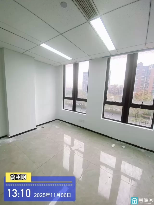 鄞州印象城旁556大厦招租面积125平米，租金5700元/月