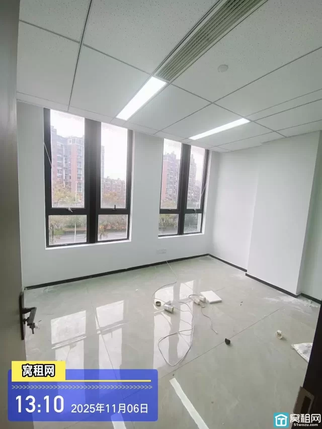 鄞州印象城旁556大厦招租面积125平米，租金5700元/月