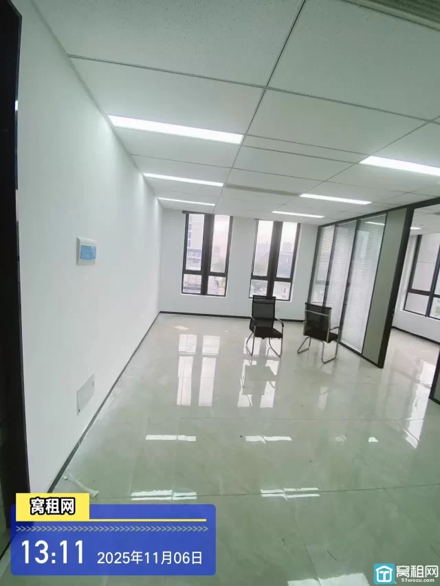 鄞州中河街道568园区隔壁大厦踩住125平米朝南办公室5700元/月