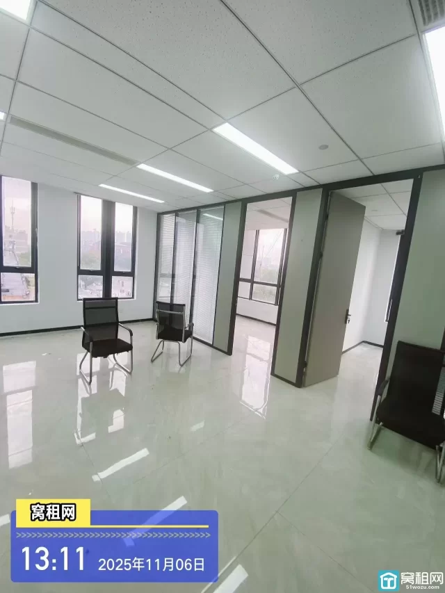 鄞州中河街道568园区隔壁大厦踩住125平米朝南办公室5700元/月