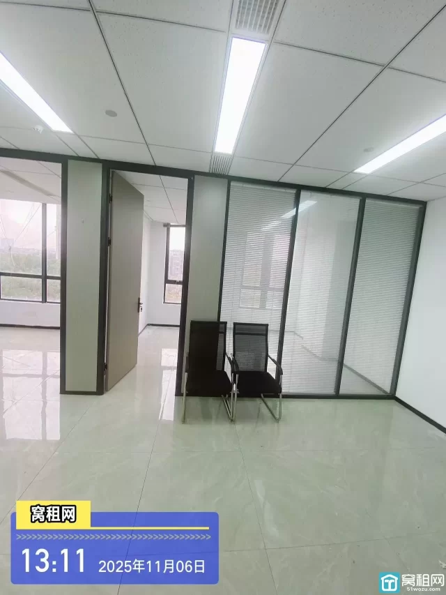 鄞州中河街道568园区隔壁大厦踩住125平米朝南办公室5700元/月